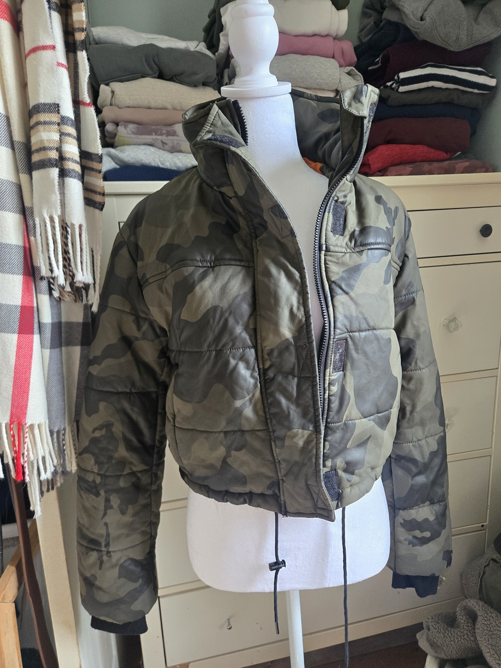 Bagatelle NYC Camouflage Puffer Jacket - Women's Cropped
